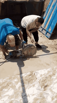 السلام عليكم كادر تفليش قص كونكريت ثقب كور فتحات مزاريب وللسبالت كل القياست من 2 انج لل8  اخوكم ابو علي للاتصال ***********
