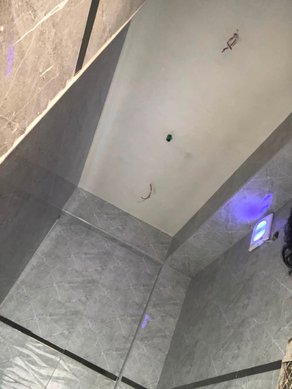 تأسيسات كهرباء عامة نصب وغسل سبالت مع فاكيووووم تاسيسات صحية عامة ديكورات بغداد شارع الصناعة مجاور الجنسية القديمة ***********
