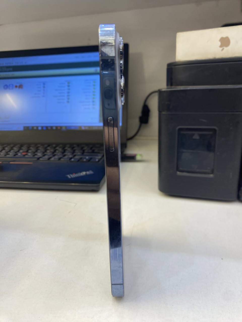 13 pro max 
256
جهاز نضيف كوله شغال 
فقط مبدل بطاريه بطاريه جديده نسبه 100 
***********
شعب
