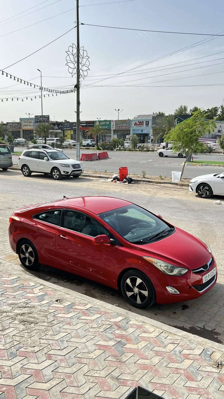 مساء الخير والورد عالجميع
النترا كوبية (تك باب) 
سيارة جاهزة ع اخر حبة موديل 13 
السيارة داخلة كلين اني صبغتها حزام بيدي 
بدون دواخل بدون اي شي بسبب الجراد 
كير مكينة حدادية بالكارتون 
السيارة ماشية 63 الف مايل 

بسعرر 77 وبيها مجال بسيط جداً 
عنوان السيارة النجف الاشرف 
***********

