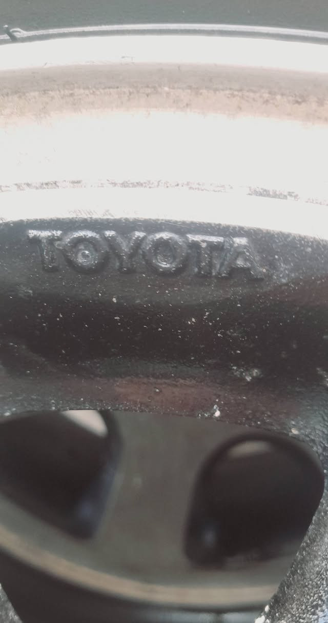 ويل كب للبيع تايرات نظيفة السعر 200 العنوان بصرة للاستفسار *********** واتساب
