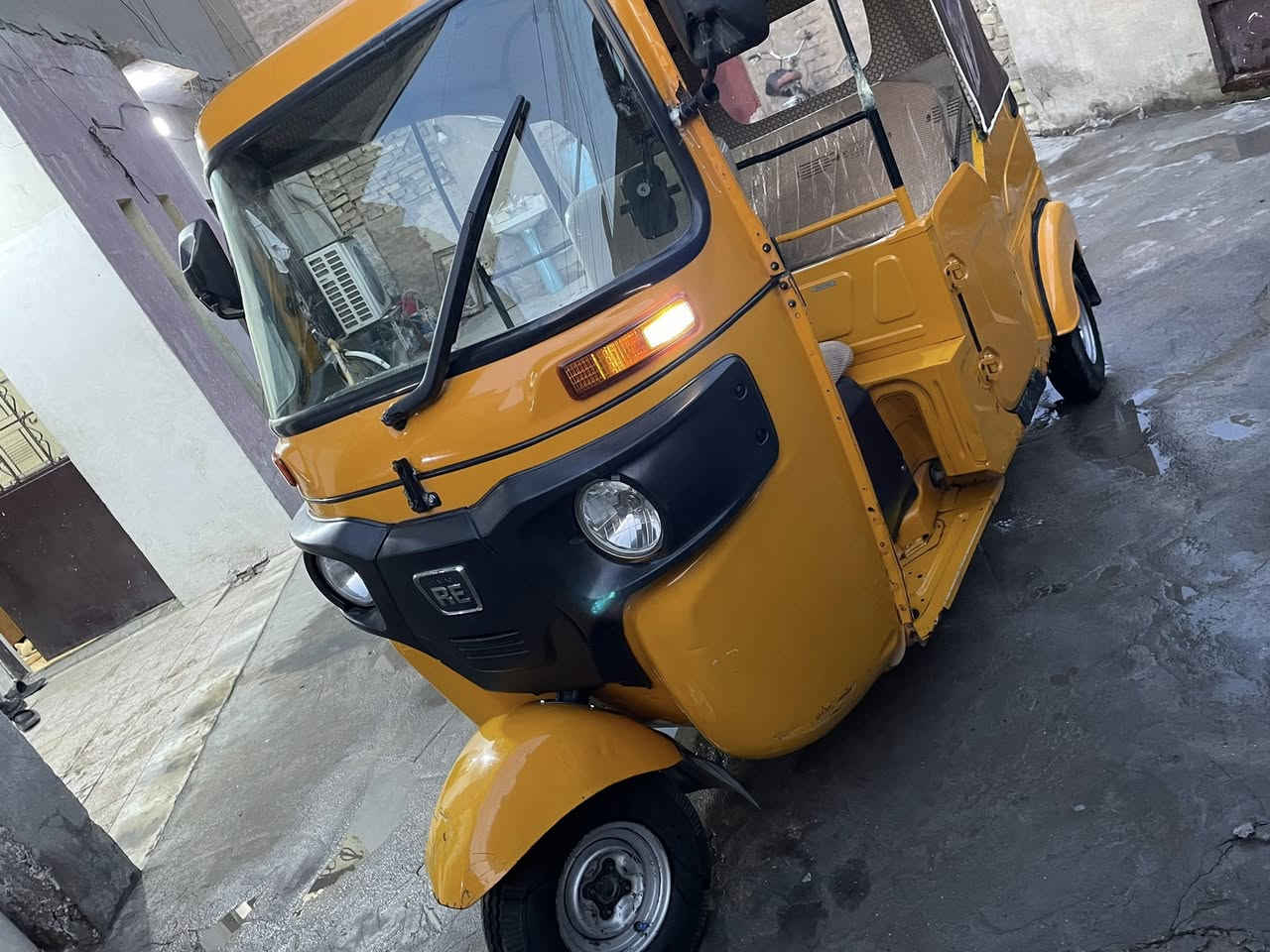 تكتك للبيع 2021 لون واحد اصفر رقم وسنوية باسمي تحويل ثاني يوم مشروع وطني شهر السادس بس دوس مكينة لا تبخير ولا تنقيص تجي وتقتنع التكتك مال بيت 
السعر ٧ و٤٠٠ 

***********
