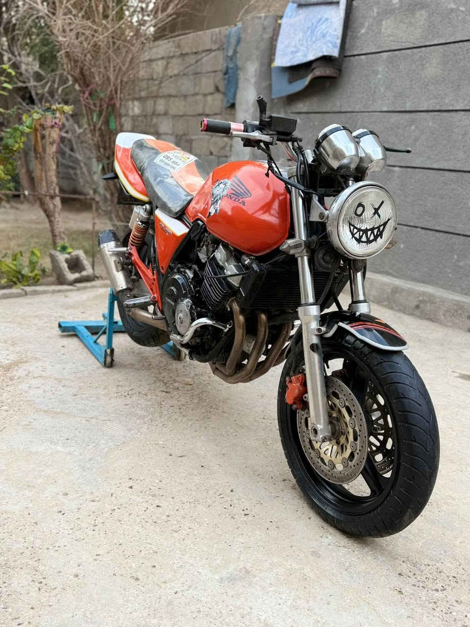 سلام عليكم  دراجة  سيبي فور  جيل اول  دراجة  مال جناي كهربايات شغاله كامله وكمرك   متفوع  دراجة جديده على ايدي  لي عنده مراوس  يجي خاص  مكان  بابل  سعر مليون ونص  شراي يتصل  ولي عنده مراوس يجي خاص   *********** شعندك نزل اني مكلف بنشر العده مراوس يراسل واتساب
