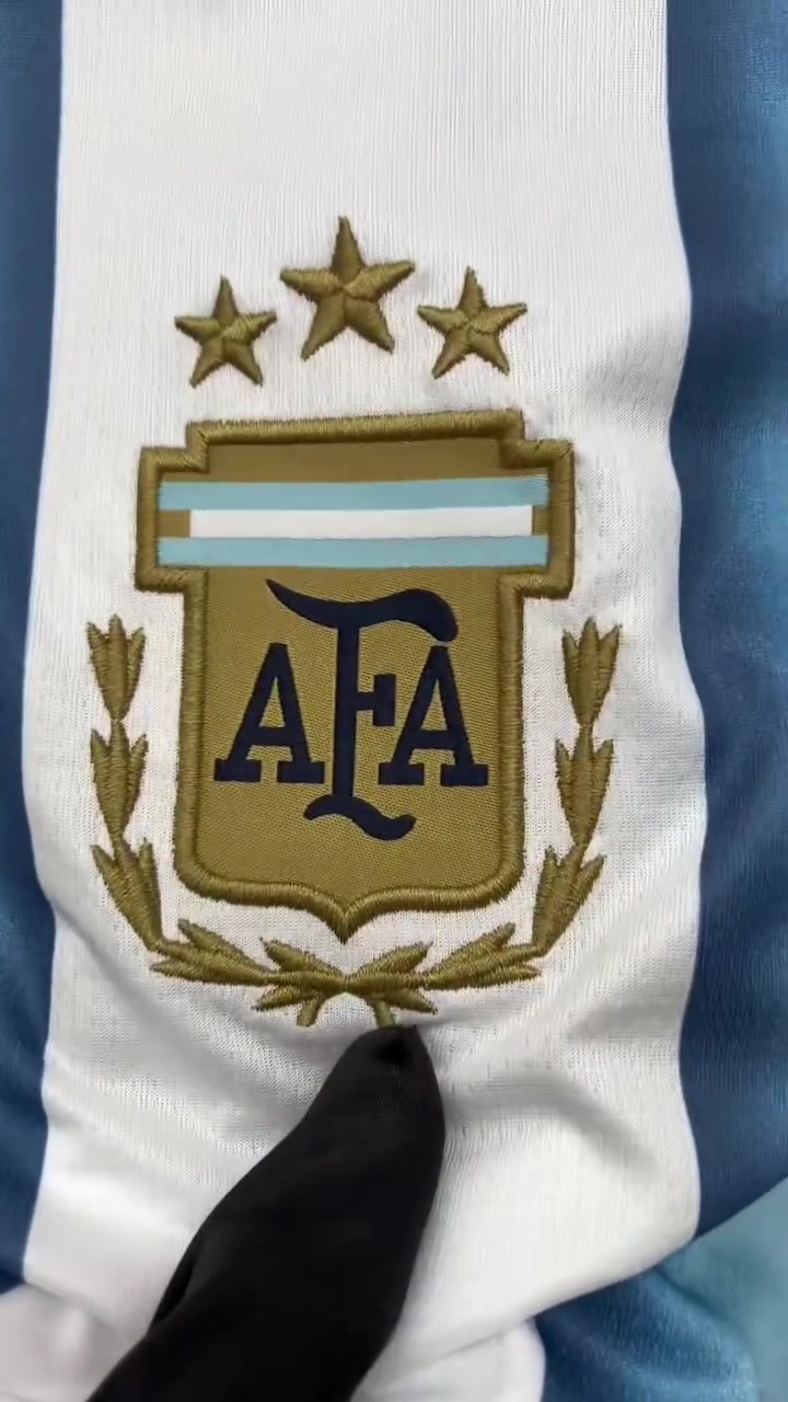 لمحبي الأسطورة ومجانين التانغو! 🇦🇷🔥
​القمصان الرسمية لمنتخب الأرجنتين (الأساسي والاحتياطي) وصلت أخيراً  وبمواصفات عالية الجودة. 👕✨
​✅ خامة ممتازة وتفاصيل طبق الأصل.
✅ كميات محدودة جداً.
✅ متوفرة حالياً في محلنا


**إذا كنت صاحب هذا الإعلان وتريد حذفه لأي سبب، رجاءا أرسل رسالة إلى الدعم الفني**