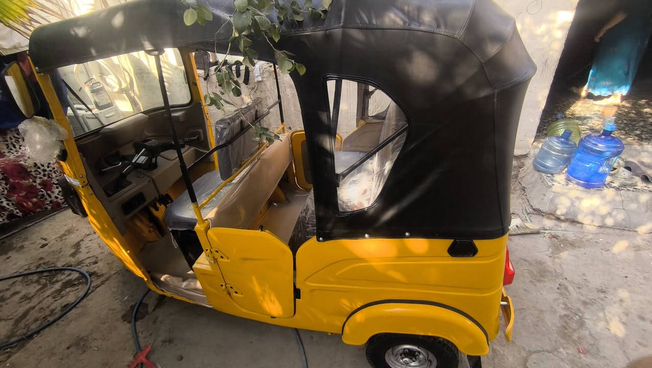 سلام عليكم
تكتك 21 للبيع 
مرقم وسنويه رقم بغداد تحويل شوكت متريد

تكتك مصبوغه عام للجماليه جان بيهة ضربات بالبدي خفيفه وانصبغت عام فرن حراري ***

التكتك بيهة تخم بنزات وعنابير وفلنجات يعني بريكهة بالمكان وتايرات وغرفه كله جديد وتخم جوزه كامل هوه والقفاله 

كهربائياتهة بلاديه وكلهة شغاله

 التكتك معمره تعمير كاااامل يعني مناقصهة كلشي وقطرت خياس مابيهة شغل واطلع مكينتهة خرسه نكره 

السعر 7100 وبيهة مجال تجي وتؤمر

مكان بغداد شارع حيفا ***********
