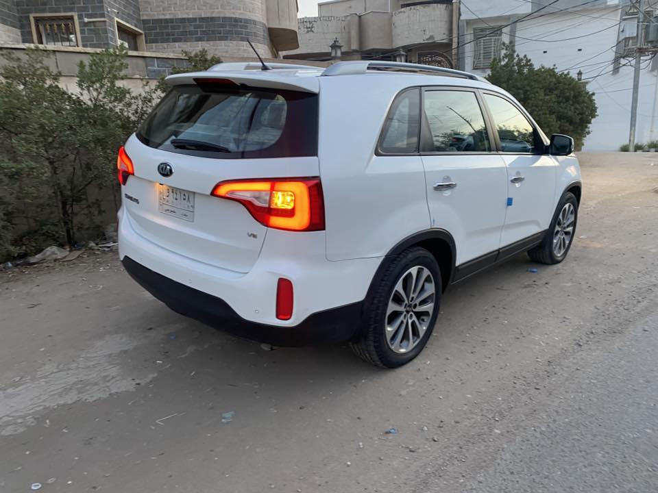 سلام عليكم من رخصت الادمن المحترم 
سورنتو مديل ١٥ خليجي مفول لا صبغ ولا بارد
فول عده الفتحه سبعه راكب سته سرندر 
بصمه بوب بصمه  كير مكينه صدر تبريد 
تخم تاير جاهزة من كلشي  مكان سياره بغداد شعب 
السعر 180 وبي مجال بصيط 
***********
