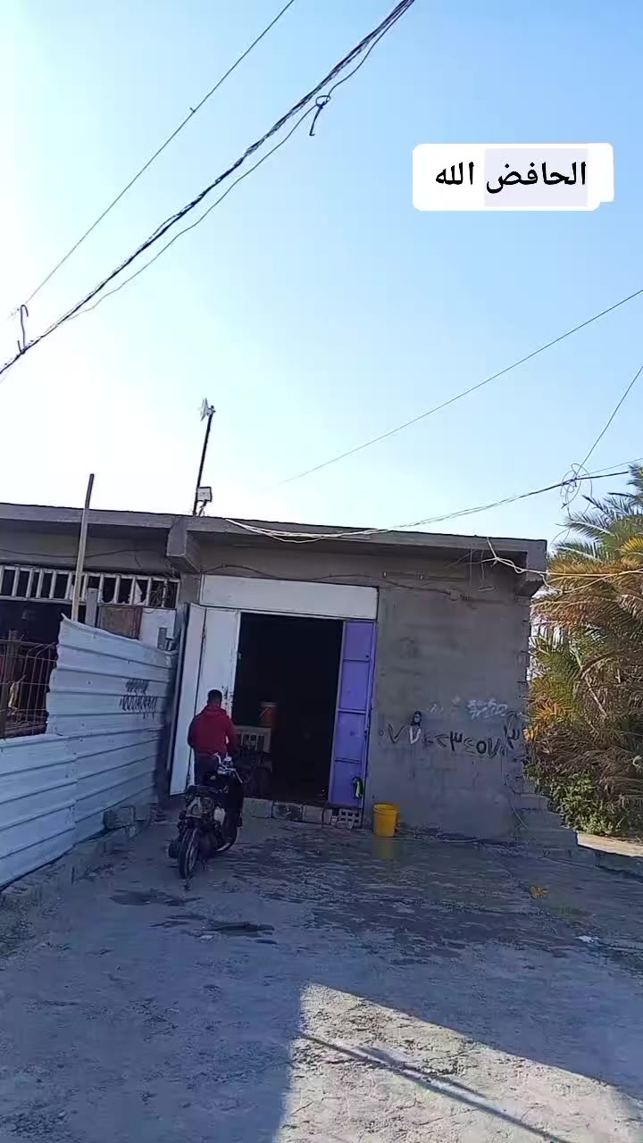 السلام عليكم دراجه للبيع بوليس مصطره الدراجه كفاله عامه صارله شهرين من مطلعه للبيع 1,50 وبيه مجال ***********
