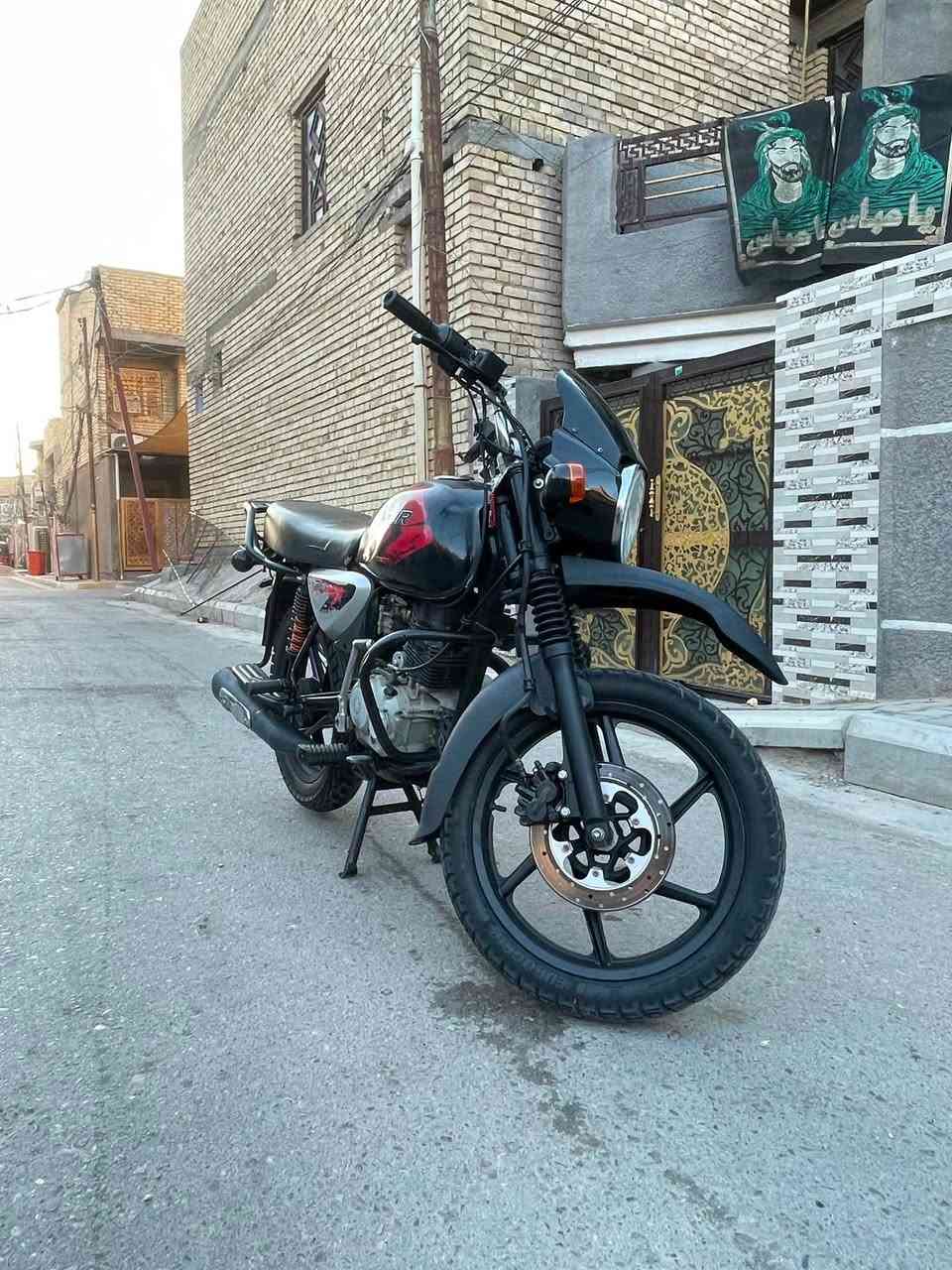 سلام عليكم شباب دراجه بوكسر جبلي مديل 23 أوراق كامله اصولي مكينه بلاديه ناعمه الدراجه نضيفه وخير من الله مكاني بغداد الدولعي سعرها 1350 
***********
