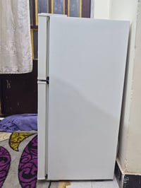 ثلاجه مكتبيه • نضيفه • شغاله