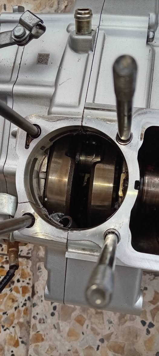 سلام عليكم طابوكه محرك نامه شلامجه أيراني مالدراجه نامه موديل 22 بلاديه الكرنك لاطش ومفطور ضارب الفشكه الكير شغال كلشي شغال محرك بعده جديد وبلادي ايشي مامبدل بي وكور هستوني مشتري جديد شديته يوم واحد وفتحته بعده جديد هوه ولفاته وقبق  الفيلس مالمحرك البلادي ابيعهن كلهن الطابوكه والقباقه والكور مو تجيني تكلي يشتغل مفطور تصلحه ماتصلحه انه بايعه تفصيخ سعرهن كلهن الطابوكه والقباقه والكور سعرهن 65 مكاني العماره حي الحسين جديد هذه رقمي *********** واتساب راسل عمارة, ميسان
