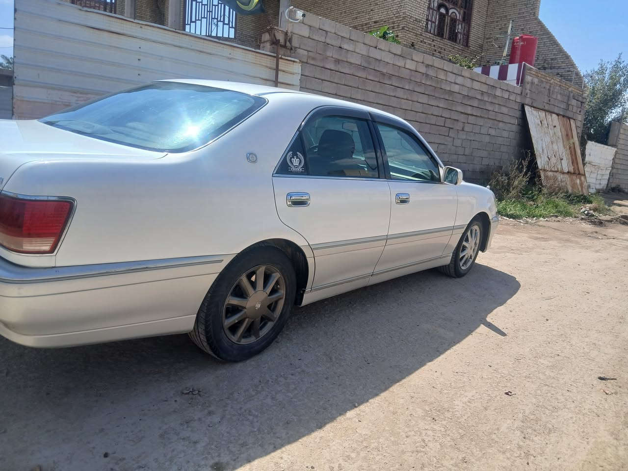 السلام عليكم البيع فقط الملكه جنون مديل 2000 دكمتين كرستال اصل ديفور الصغير نغل وكصه قماره فقط ولباقي كفاله المكان البصره القرنه السعر  90 بيه مجال. ***********
