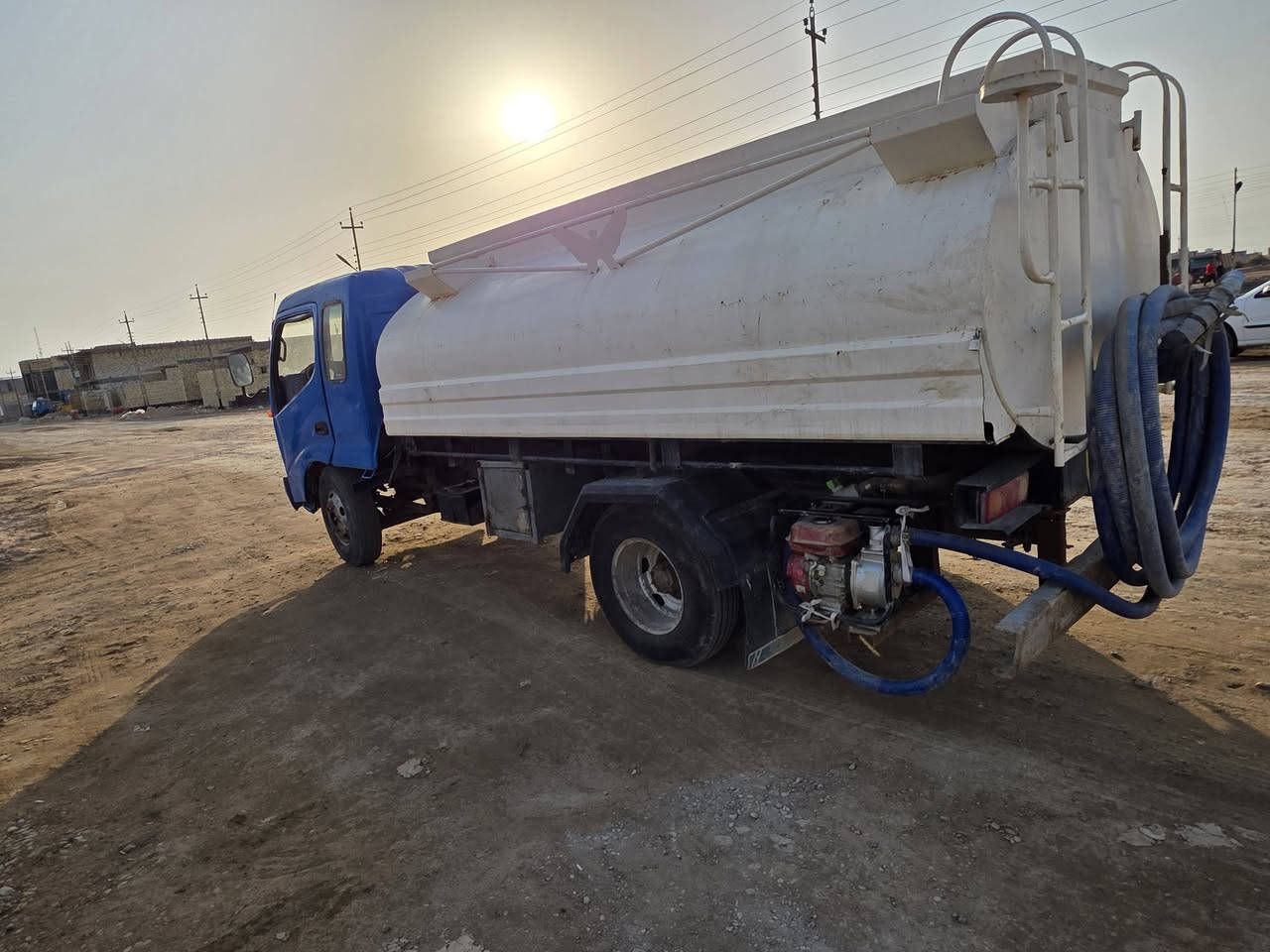 سلام عليكم تنكر للبيع مودان حموله٧طن و٨٠٠  بسنويه بدي ثابت ؟رقم بغداد ألماني سنويه ماينتهيه (سعره 65ورقه )سياره جاهزه للخير
مكان السياره ميسان العماره
رقم الهاتف..***********8
