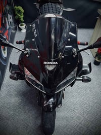 سي بي ار ٦٠٠ • عقل مبرمج • كاربون فايبر