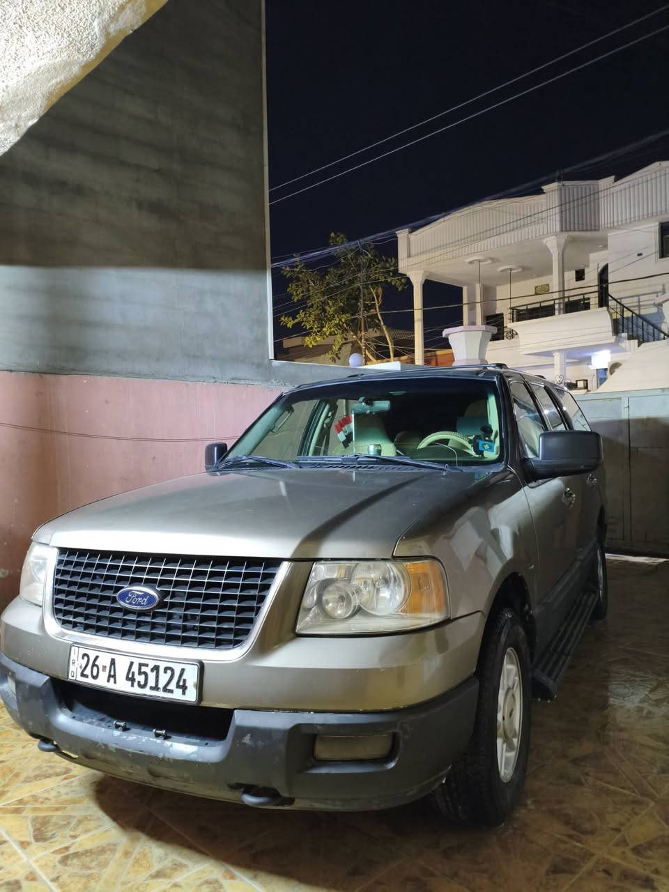 سلام عليكم 
للبيع او مراوس فورد اكس بديشن كير مكينه 5.4خير من الله رقم صلاح الدين مشروع وطني ل 28 دولي شرط تحويل ول وكالة دواخل لون صحراوي نضيف سياره خير من الله رقم تليفون ***********
سعر 90وبيها مجال
