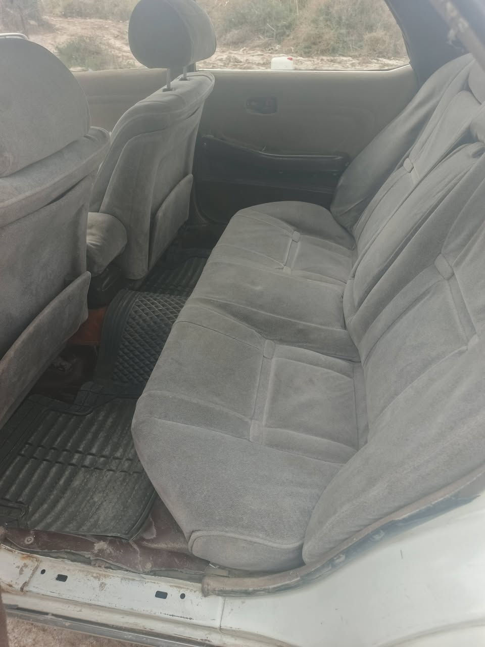 سياره مارك عضم بيضاء اللون للبيع مكينه وكبر ونجي 2000رياضي جديد باتري جديد حداديه حلوه تخم تاير سنويه الى28مكان للسياره ذي قار رفاعي موبايل ***********السعر حلو 29 رقمها ميسان @
