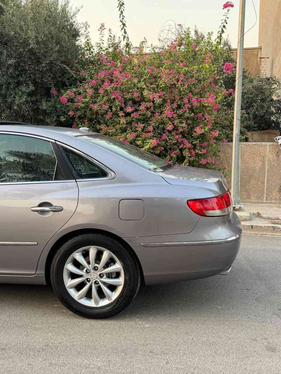 السلام عليكم هونداي ازيره
الموديل: 2007 رقم بغداد دولي جديد 
وارد امريكي حادث خشم جاملغ الأمامي بيها قطعتين صبغ وقطعه كلير سياره جديده وبلاديه على ايدي  مال جناي دشبول ممفطر داخلها بل كارتون كشنات بلاديه 
تخم تاير اصلي صدر جديد
تبريد جديد 

محرك 6 سلندر 3300 مكفول
السيارة فول ١/١ 
المواصفات✅
-فتحه سقف 
-
-كاميرا وحساسات خلفية
-حساس ماسحات
-كشنات كهربائية جلد تدفئة وتبريد  
-لد امامي وخلفي
-تحكم كامل بالستيرن
_كروز سرعه + مثبت 
-نظام ترحيب 
-نظام صوتي infinty
-مري شفط مع الاشاير
-ويل حجم 17 
-مرايات قلاب ويه R
-الشاشه البلاديه 
نضام سماعات انفنتي 12 سماعه + مضخمات بلاديه
وباقي مواصفات 
صدر + تخم تاير جديد 
تبريد ثلج 
محرك كير مكفول 
جاهزه من كل النواحي
كولشي بيها شغال وبلادي
مكان بغداد 
سعرها 95 وبيهه مجال ‏
‪***********‬‏
