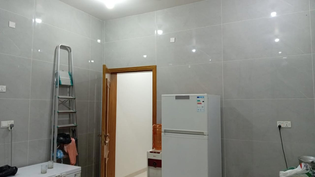 #للبيع 

#بيت بالجربوعية الرابعة مساحته 200م ركن طابق واحد يحتوي على :
غرفتين ومطبخ وصالة وبراني وصحيات. 
بناء درجة اولى سنة 2024 مطلوب للإسكان 40 مليون والتسديد الشهري 264 الف. 

#للاستفسار اكثر او لإرسال عروضكم يرجى مراسلة الصفحة او الاتصال على واتساب الرقم *********** او زيارة مكتبنا الواقع في :
السماوة - حي العسكري - مقابيل صيدلية التفاح الاخضر مجاور صيدلية الاريج .
