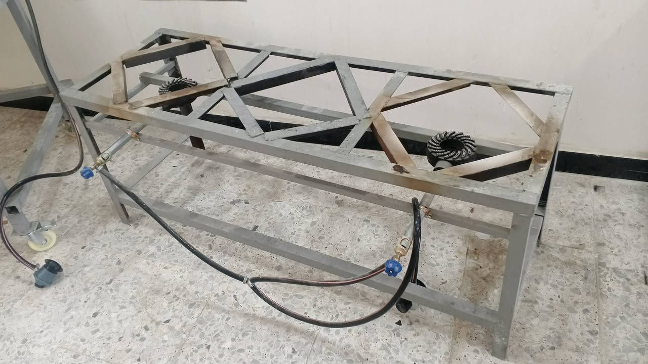 فرن بيتزا نضيف كلش ارضيه حجر
‏مشجب صواني 
‏طباخ مزدوج ثقيل درجة اولى 
‏تزكا يرهم للصمون للحلويات 
‏ميز عرض 
المكان بغداد 
‏للاتصال ***********
