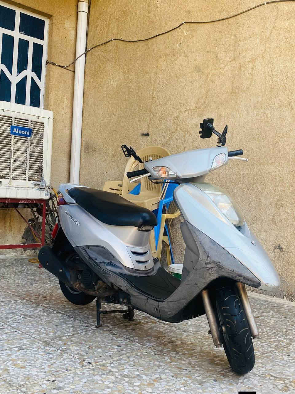 سلام عليكم بريز دراجة نضيفه حيل نضيفه بعدهه جديده مصارلي هواي مــטּ نزلتهه ربمة مكينه مكفوله دراجة اكفلهه الك مــטּ فوك ليجوة برغي مناقصهه كلشي شغال بيهه كفاله عامه 700 مكاني بغداد البياع 
للستفسار ***********
