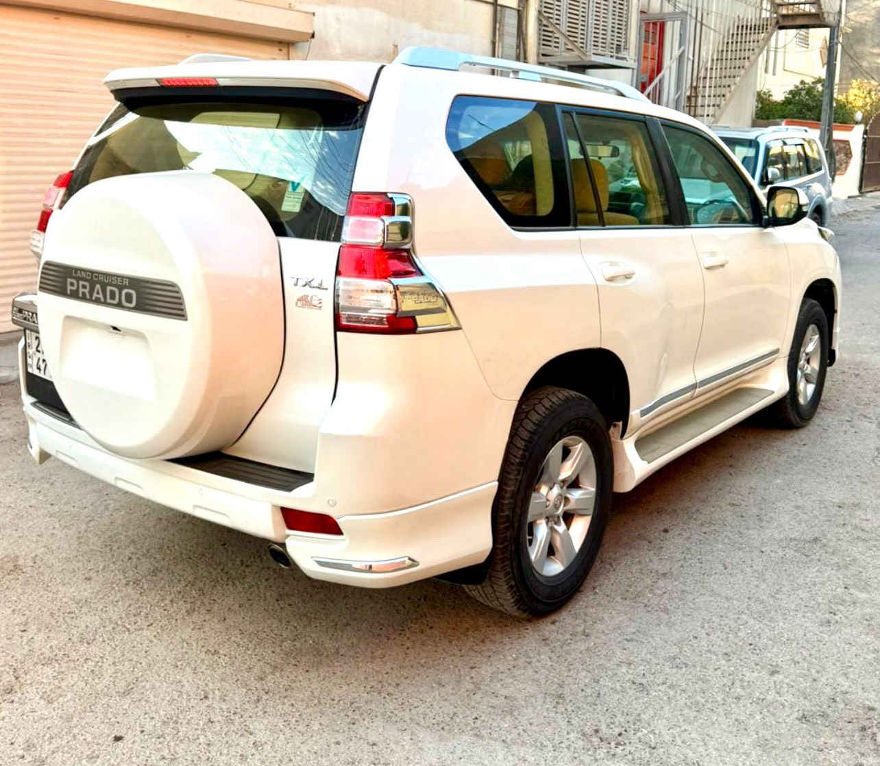 برادو شركة ساز 2017 مواصفات TXL 
رقم اربيل باسمي هزه وسنوية جديدة
السياراة فول مواصفات 
عل وضع الشركة 
ماشين 148
محرك 6 بصمة 
السعر37000
للاستفسار *********** مهندس سرمد
