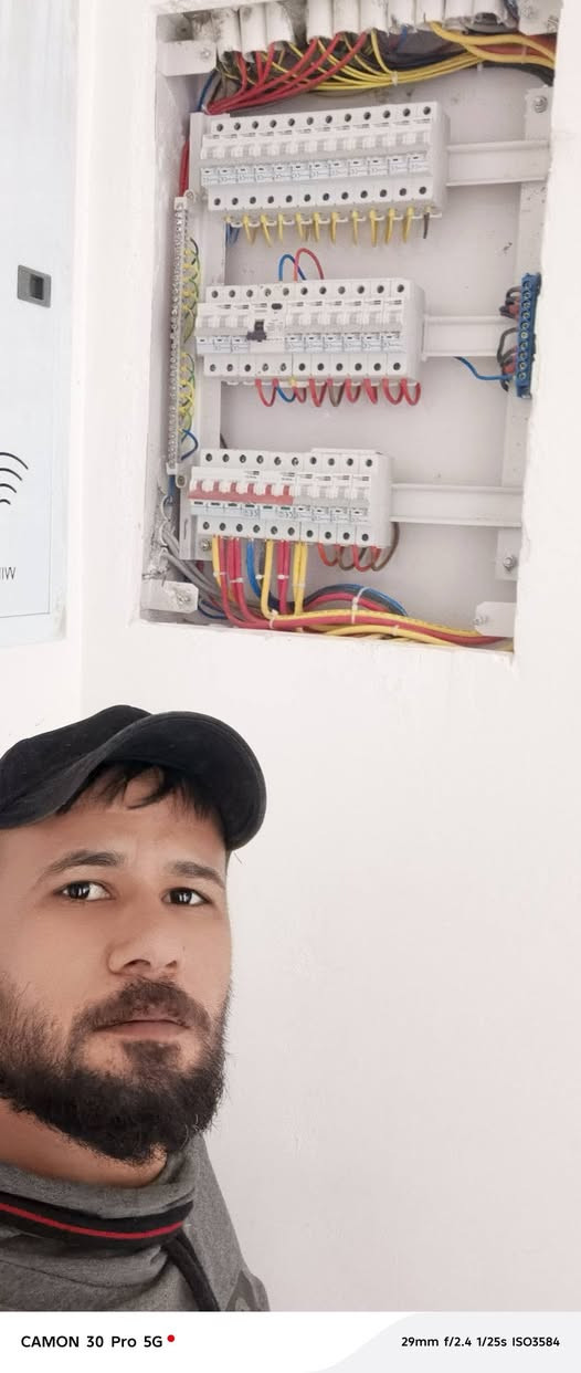 سلام عليكم
خدمات كهربائية متكاملة
تأسيس - صيانة - بوردات.
دقة في التنفيذ وسرعة في العمل.
العمل ديالى 
ابو عباس
لكهربائي
***********
