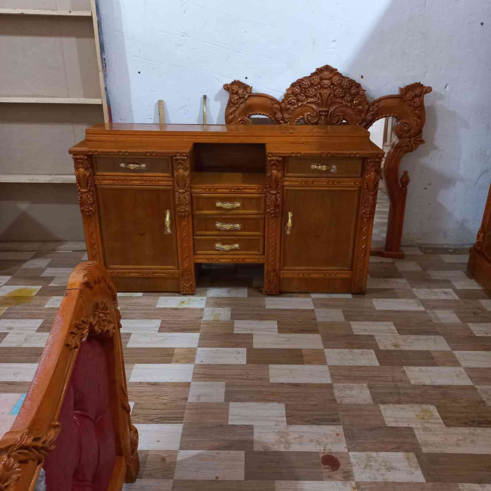 غرفه نوم صاج مستخدمه قليل 
اخت الجديده السعر مليون وربع 
المكان خمسه كيلو للاستفسار خاص 
او اتصل ***********
