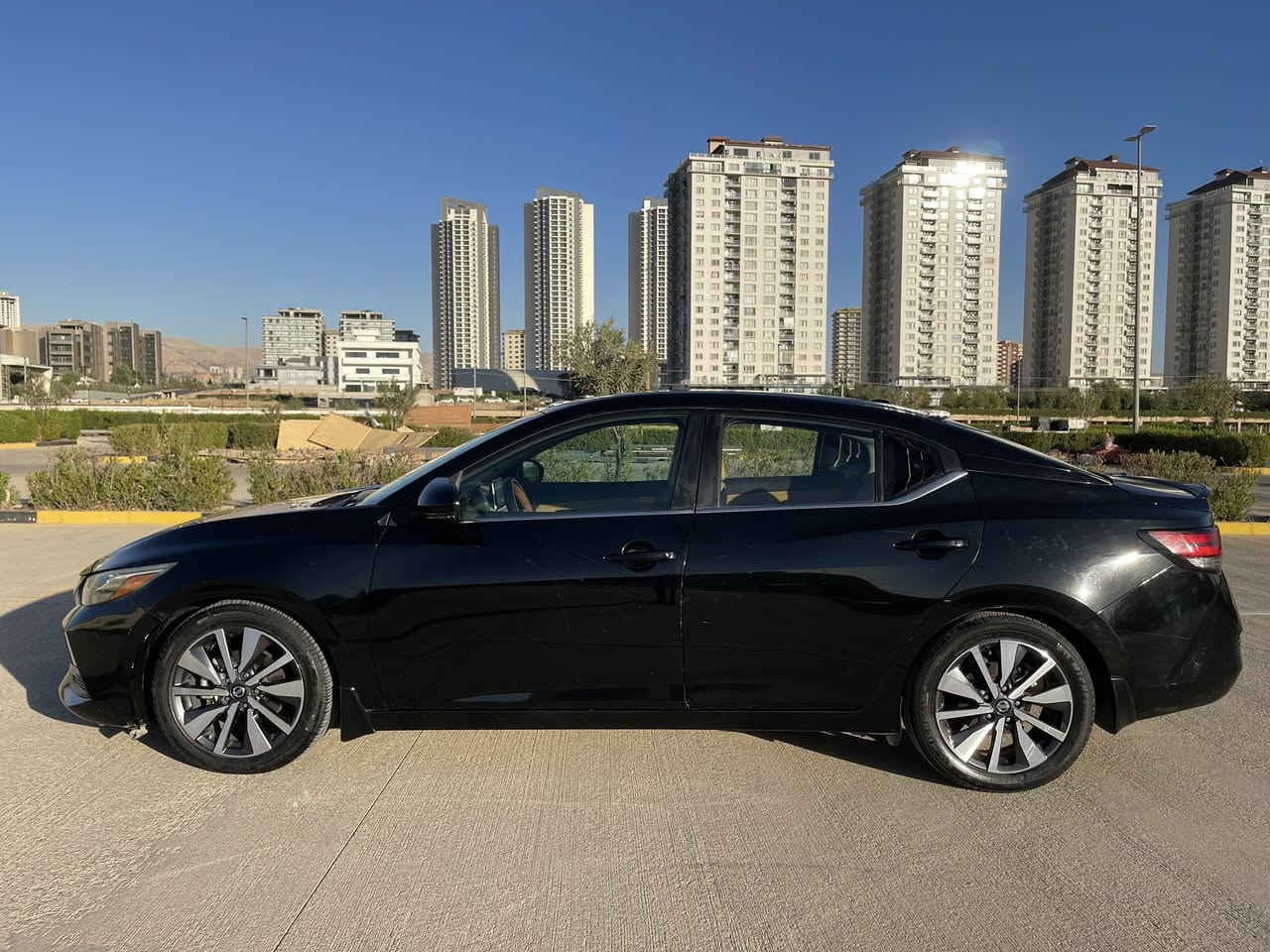 #للبيع
بۆ فرۆشتن

النوع: نيسان سينترا SV بلس

مكينه 2.000

ماشية 70,000KM

اللون: اسود

مكان السياره: السليمانية

كتلوك + ارضيات وجميع باقات الوكالة كاملة

مواصفات
كشنات + ستيرن جلد كهربائي 
داخل بيجي
سلايد
تدفئه كشنات
تشغيل عن بعد
انظمة قياده 
شاشة كبيرة
شاشه دشبول
شاشه تبريد
كامره خلفية
دخول ذكي
حساسات
نظام المنحدرات
رادارات السايق
دبل تراكشن
تبريد منفصل قطعتين
كشافات زنون
ليداد نهاريه
كروز مثبت سرعة
تحديد مسار
تحكم ستيرن
منافذ خلفيه و اماميه USB و TIP C
رادارات 360 درجة
ابل كار بلي + اندرويد
وباقي المواصفات المعروفة

ضرر فقط جاملغ سكن و حافة البنيد بدون دواخل ايرباك سليم

للاستفسار عن التفاصيل و السعر اتصل على الرقم

***********
فايبر + واتساب
.
