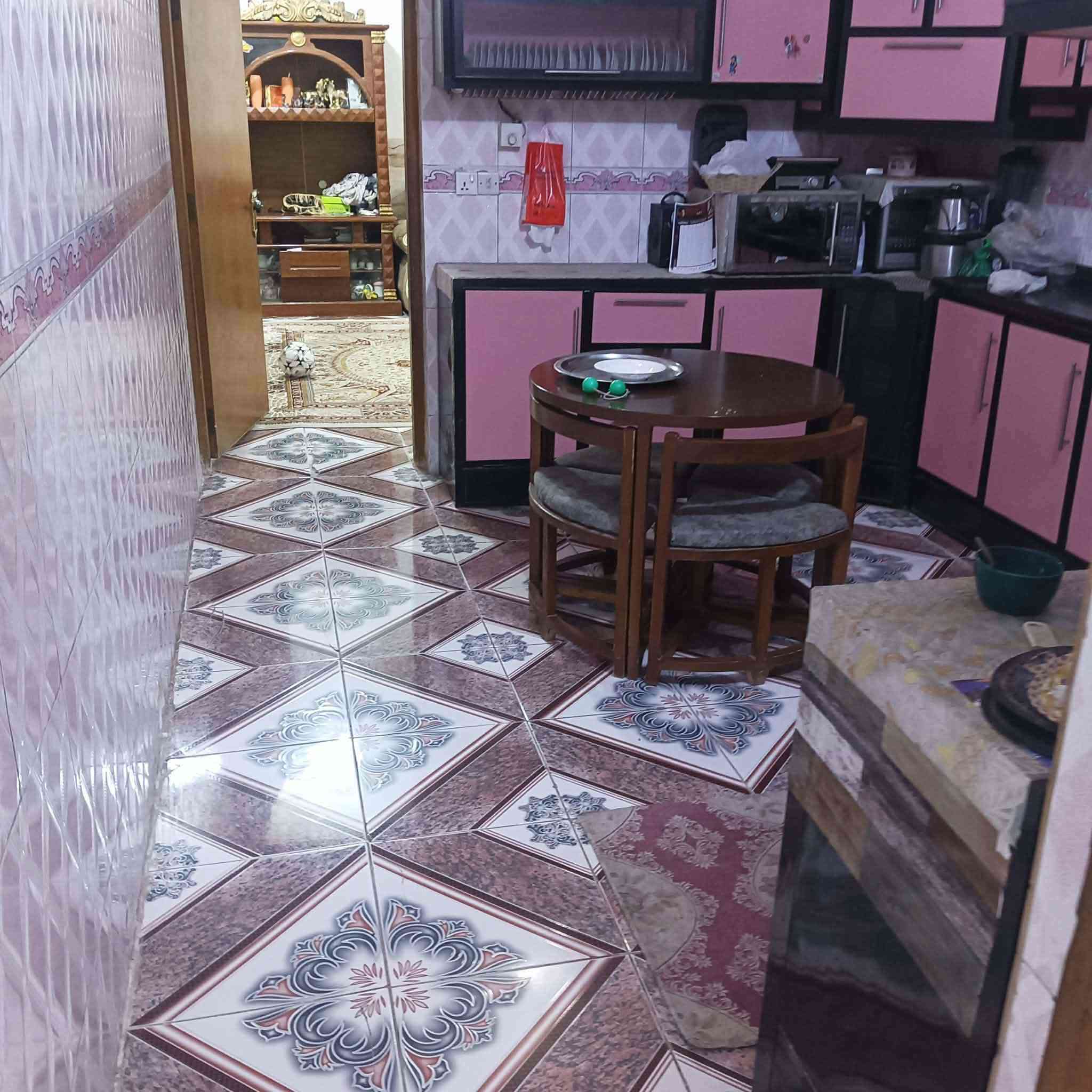 ⸻

✨ فرصة مميزة للبيع – بيت سكني في الحي العسكري ✨

إذا تبحث عن موقع هادئ ومساحة عملية بتقسيم مريح للعائلة، هذا البيت خيار مثالي للسكن أو الاستثمار.

📍 الموقع: الحي العسكري
📐 المساحة: 120 متر
🏢 عدد الطوابق: طابقين

🔹 الطابق الأرضي:
استقبال مريح + صالة  + غرفة نوم + مطبخ + حمام

🔹 الطابق العلوي:
غرفتين نوم + صالة

🔹 إضافات مميزة:
✔️ سطحين
✔️ توزيع عملي للمساحات
✔️ مناسب لعائلة متوسطة
✔️ منطقة مخدومة وقريبة من الاحتياجات اليومية

💰 فرصة مناسبة للسكن والاستثمار
📞 للاستفسار والتفاصيل يرجى التواصل مباشرة
***********
