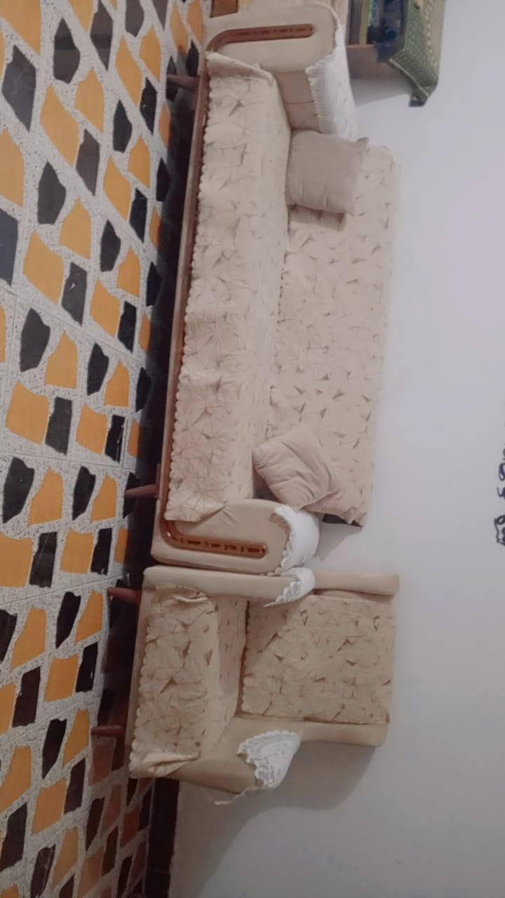 غراض بيت نضيفات جدا الأسعار مناسبه العنوان تراث البياع تقاطع درويش الجاد بالشراء يتصل واتساب موجود ***********
