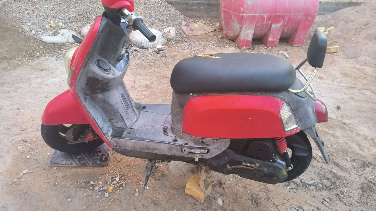 دراجه بوليسي صارلهه شهرين طالعه حاويه كلهه شغاله من الطول لطول سلف هندر كهربائيات  هورن كامله ماذب عليه ربع السعر 850وبيه مجال مكاني قضاء المدينه ***********
