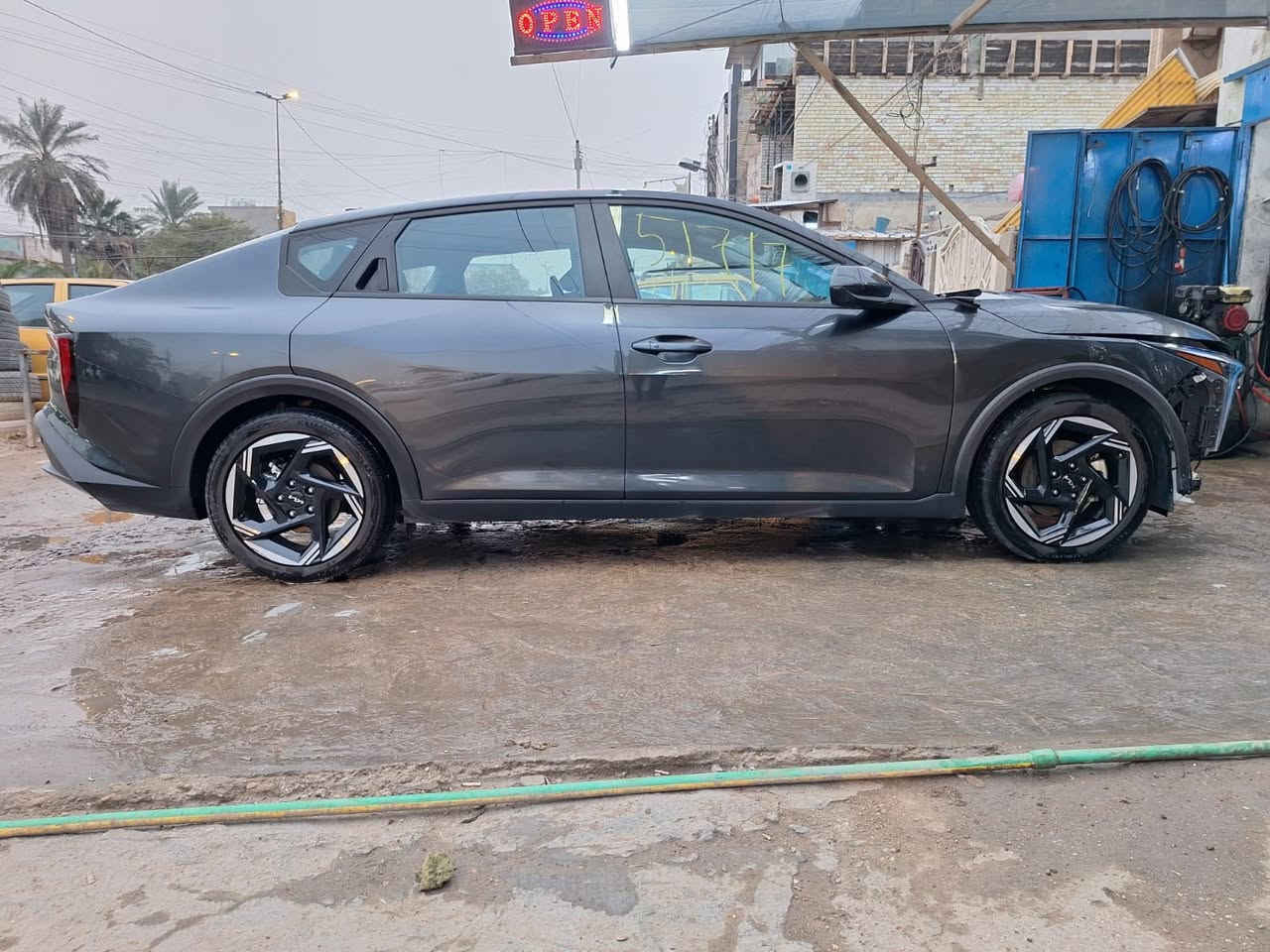 السلام عليكم شباب k4 للبيع ع حادثه موضح بصور موديل ٢٠٢٥ السعر ١٢٨ وبيها مجال العنوان بغداد السياره فول ما عده الفتحه رقم الهاتف ‭٠٧٧١ ٨٩٦ ٥٠١٦‬
