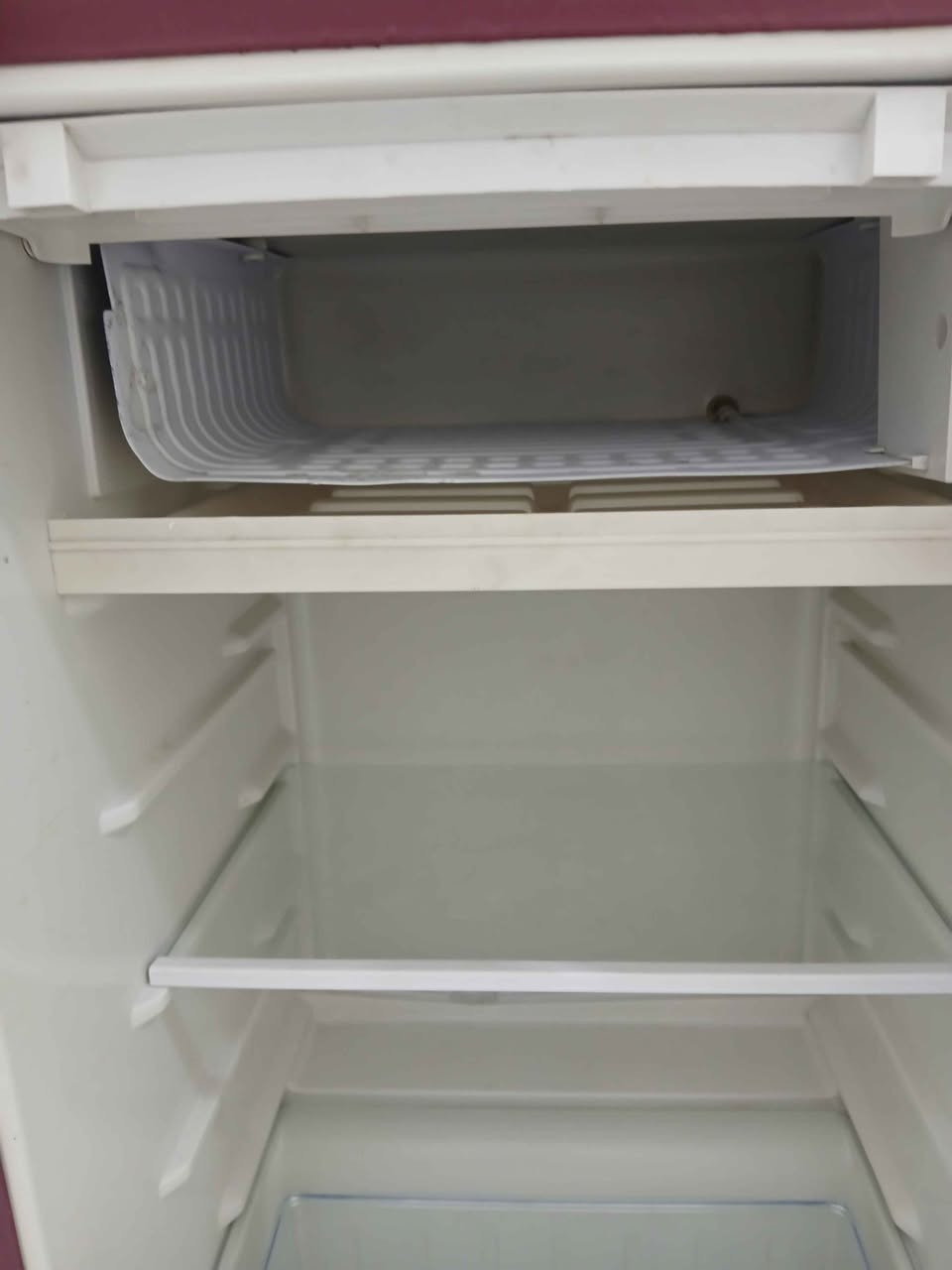 ثلاجة حجم ٥ قدم شغالة وبحالة جيدة سعر ٨٠ الف عنوان بداية مدينة الصدر أولى موبايل *********** بغداد, العراق
