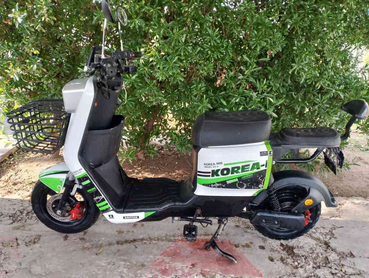 دراجة شحن R7
ونلي 
👈6 بطاريات دبل كبار فول🔋👉
الشكل الحديث
بصمه 
جهاز انذار مانع سرقه 
لايت زنون 
امبي ثري
نضام باركينك + رجوع للخلف
شاشه دجتل 
دراجة فول مواصفات كاملة 
موجود خاص أو اتصال ***********
