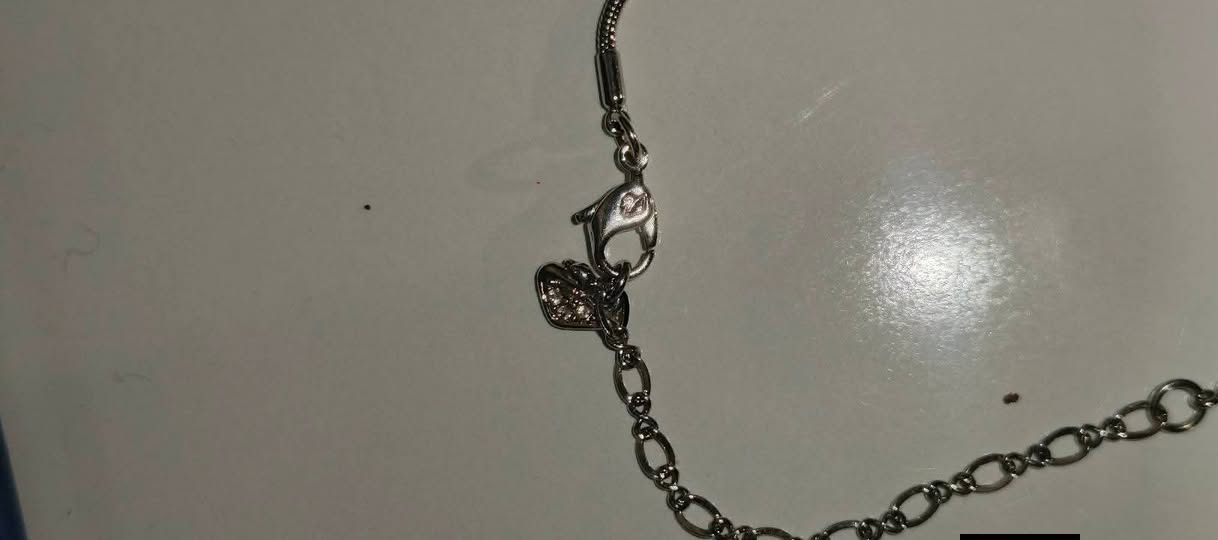 كلادة سوار فسكي تفاصيلها موجوده بلصور علبه وعلامه البجع مرصعه ومختومه حرف aيمكن يم اعلئ سعر


**إذا كنت صاحب هذا الإعلان وتريد حذفه لأي سبب، رجاءا أرسل رسالة إلى الدعم الفني**