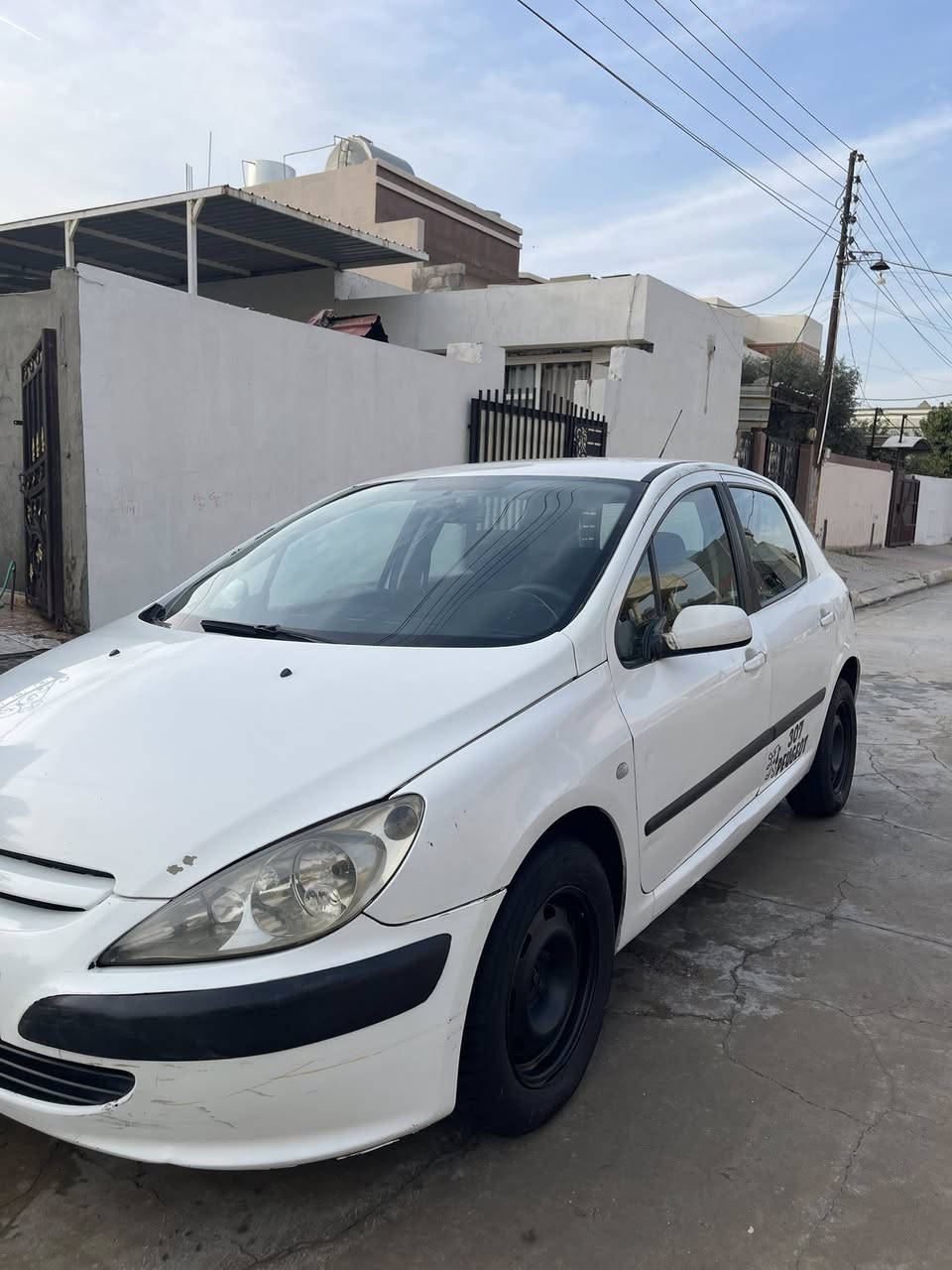 بيجو فرنسي 2004 
رقم بغداد مشروع وطني مسوي هزه جديده باركود 
گير شرط محرك شرط 
بريك ABS
مكان سياره كركوك 
سعر 43 $
رقم تلفون ***********
