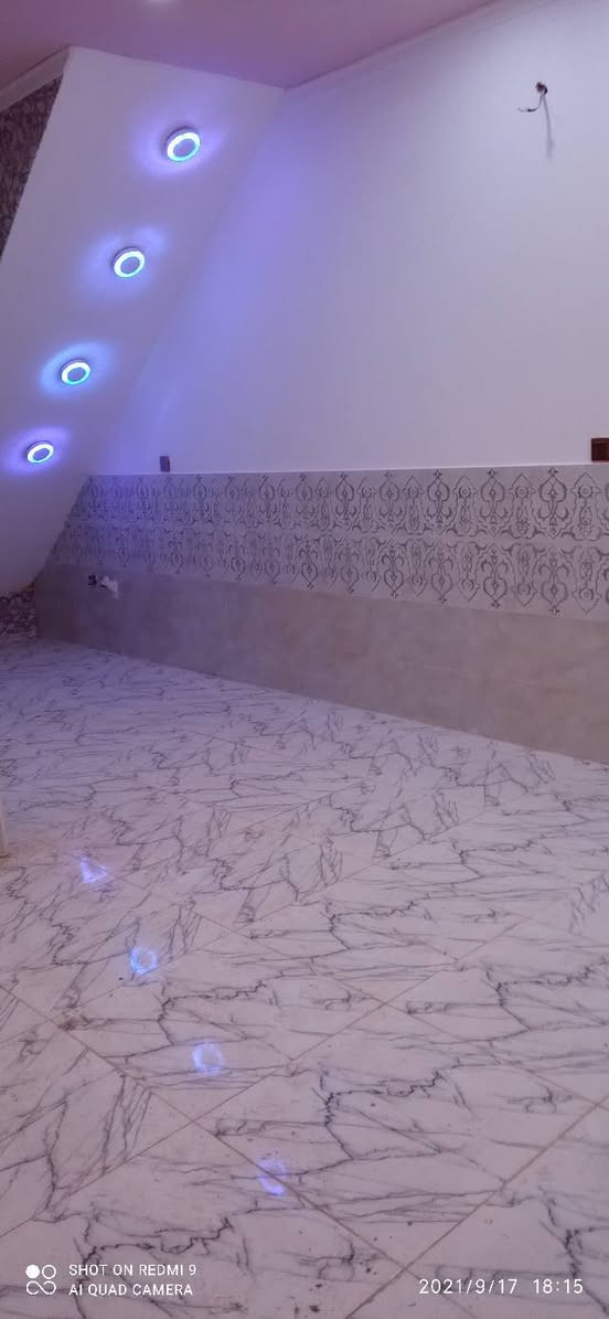 دار للايجار  حي الحنانه50م  غرفه وصاله ومطبخ اوبن وصحيات  طابق واحد على ساحه قرب مدرسة بلقيس للبنات ..الايجار 400 الف
مكتب الرحاب***********
عنوان المكتب حي الغدير شارع المولدات
