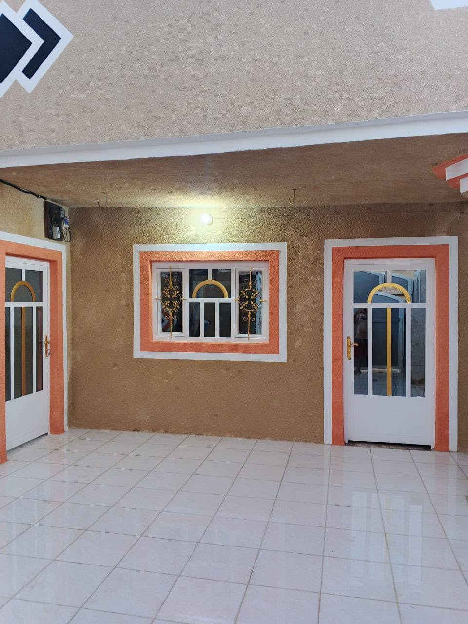 دار للبيع  ويرهم مبادره أيضا
طابو صرف مساحة 200 متر 
عنوانه شارع 80 نجف قرب اسواق بابل
خدمات كامله
للاستفسار اتصل
***********
