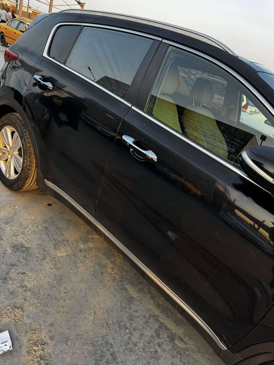 سلام عليكم 
سبورتج موديل 2017 لون اسود السياره فولللل مواصفات 1/1 فول تحكم ستيرن تدفئه و تبريد كشتات تدفئه سترين تدفئه كشنات خلفيه (الكشنات مغلفه هاي مو كشناتها الاصليه)Drive Mode اوتو ستوب اوتو هولد نضام نزول منحدرات دفع رباعي السياره هند بريك بصمه اشاير بالمري مناخ منفصل سستم صوت هارلم شاشه كبيره نقطه عمياء نضام تحديد المسار جنطه كهرباء مانع انزلاق كشنات جلد رادار امامي+جانبي بصمه دخول ذكي مري شفت بنوراما متصله على طول السياره رقم واسط باسمي السياره تحويل ثاني يوم ضررها جاملغ و البنيد مصبوغ 
للاستفسار 
***********
***********
