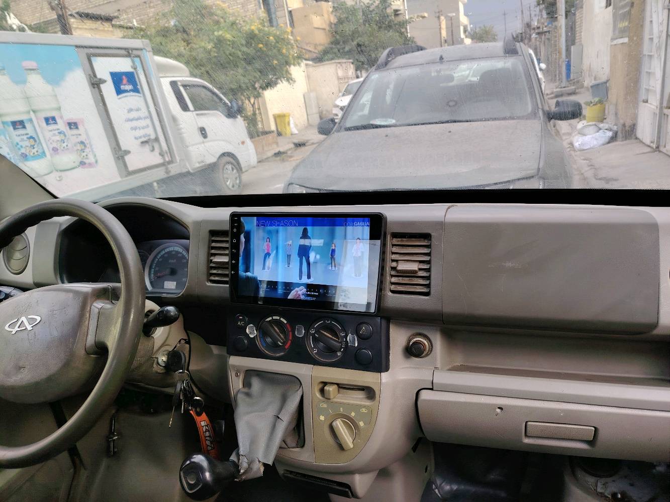 سلام عليكم شيري حمل  موديل 2011  رقم انكليزي  سنويه  ٢٠٢٩رقم بغداد  مصفره من ضريبه( تحويل مباشر)  مكينه وكير واكسل مكفولات صدر جديد كهربائيات كله شغال تدفه  شاشه لمس دوشمه جديده   بدي نضيف   شواصي كدامك مكان بغداد المدينه سعر ٤٣ وبيهه مجال ***********