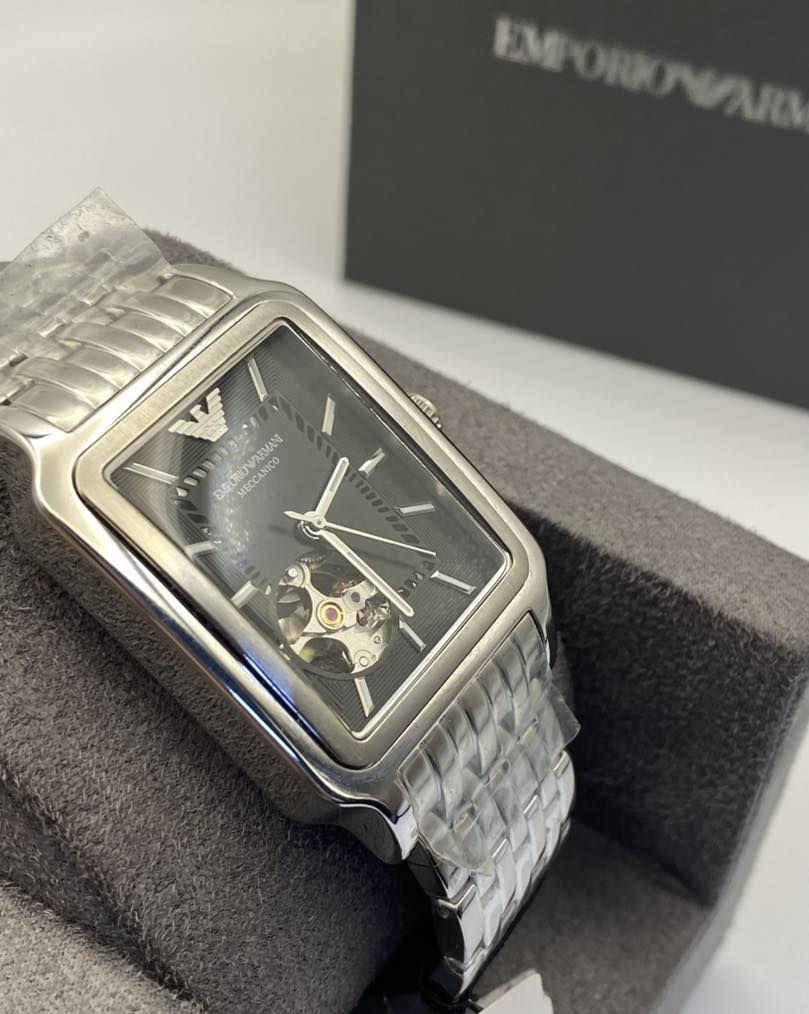 Emporio Armani Diego
جديد كُليًا 
اصلي كامل المرفقات 
اوتوماتيك قلب مفتوح ظهر كشف 
ابعاد الساعة ٣٢*٣٧


**إذا كنت صاحب هذا الإعلان وتريد حذفه لأي سبب، رجاءا أرسل رسالة إلى الدعم الفني**