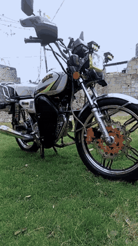 #  سلام عليكم دراجه خير من الله وكدامكم مثل تصوير
  الموديل 2025  دراجه ما ناقصه شي بسيط جدا صفاحيه  أوراق كامله اصوليه السعر ب 700 وبيها مجال شي قليل   شرط كفاله من تنقيص وتبخير ولخربطه الانتصال او وتساب ***********
