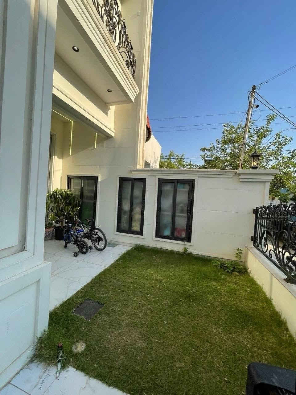 #بيت للبيع في #مجمع المنارة 

سنتر  مدينة اربيل 

المساحة: 200م 
يتكوّن من:
 • استقبال و4  نوم
🔳السعر ٢٥ دفتر 🔳
🔻 للتواصل شركة عقارات ڤيوڤيلا #ViewVilla 
🔻 اربيل / سايدين لاوان ستي مجمع المهندسين مقابل 8 وزيران ومجمع فلوريا ستي 
. واتساب واتصال 
📞 ***********  
اتصال  *********** عبد الله  مصطفى                                        
***********  
🔷في حال لم يكن العرض ملائم لطلبكم يمكنكم متابعة صفحاتنا على .   تلكرام  https://t.me/ViewVilla99 تيكتوك  www.tiktok.com/@viewvillatiktok فيس بوك  www.facebook.com/viewvilla99 انستگرام  www.instagram.com/viewvilla1 
#الانبار_الرمادي_الفلوجة_هيت_البغدادي_حديثة_الكرمة_الرطبة_عنه_راوة_القائم_العبيدي_الخالدية_عامرية_الصمود 
#بغداد_بصرة_موصل_كربلاء_اربيل_نجف_الكوت_السماوة_تكريت_ديالى_حلة_نجًف_الانبار_ديوانية
