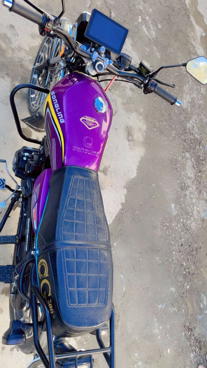 ماطور ايراني موديل 2026 محرك 200cc مستخدم فقط شهرين فول مكفول شرط تفحص وتاخذ اوراقة كاملة مع الجامة الامامية وسكان رياضي+سكانة الابلادي للبيع السعر مراسلت الصفحة او الاتصال على هاذا الرقم *********** @إشارة
