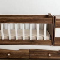 سرير أطفال • مامستخدم • للبيع