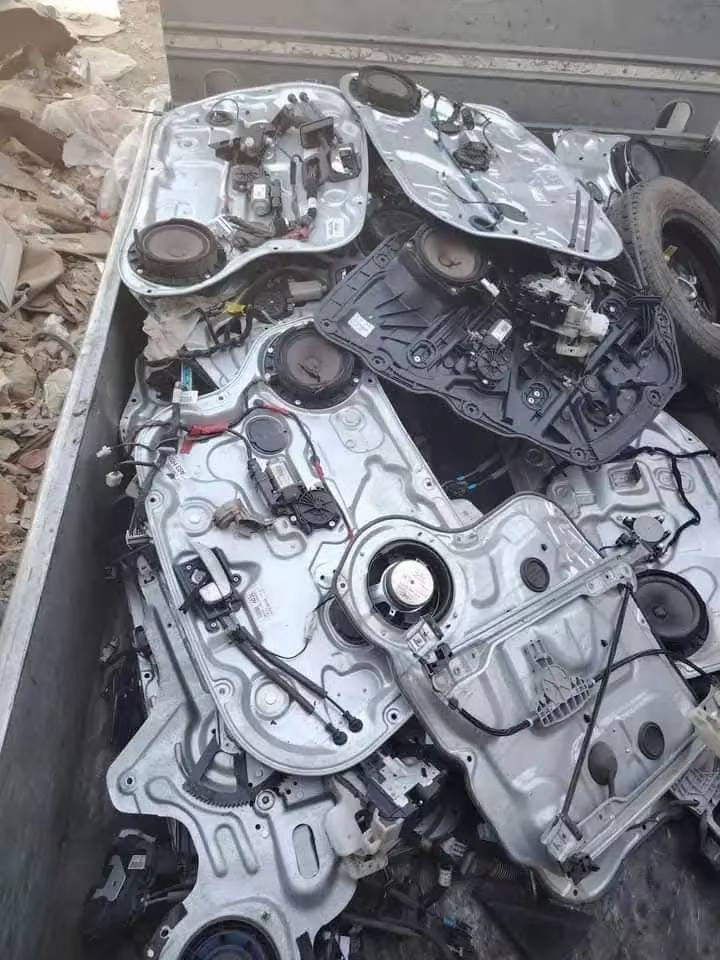 تصليح اقفال ابواب ومكائن الجام وسنتر لك وأحزمة الأمان وفتحه القمارة يدات داخليه وخارجيه السيارات كوري ياباني امريكي عنوان  قرب جامعه العين حي الحسين شارع المركز الاستفسار ***********
