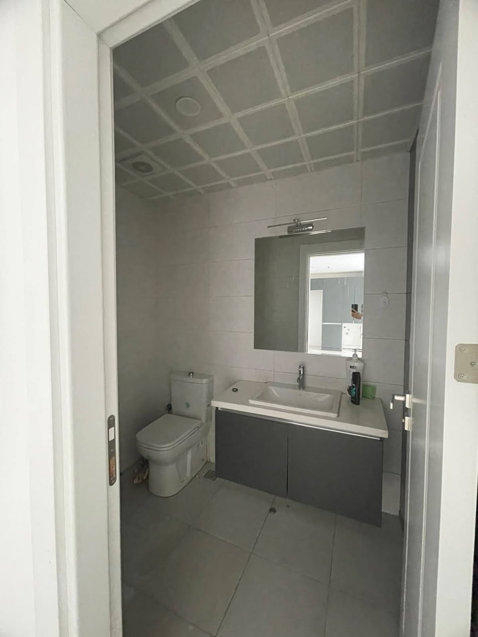 شقه غرفه وصاله فارغ
 P3 / 6 / A6

1+1
مساحه 94
طابق 6
للايجار : 450 $
 
 الموقع اربيل : امباير بيرل تاورز

موقع متميز
خيار مثالي للسكن العائلي أو للاستثمار.
الشقة جاهزة تمامًا – لا تحتاج إلى أي شيء    

‎الهدوء والراقي والجمال في مكان واحد

‎خدمات 24 ساعه 
‎كهرباء+ماء 24
‎يوجد داخل مجمع قاعة جيم 
‎العب اطفال + كيمك
‎مطاعم +كافتريات 
‎ماركت 24 ساعه
 محمد ابراهيم
*********** 
*********** أربيل, العراق
