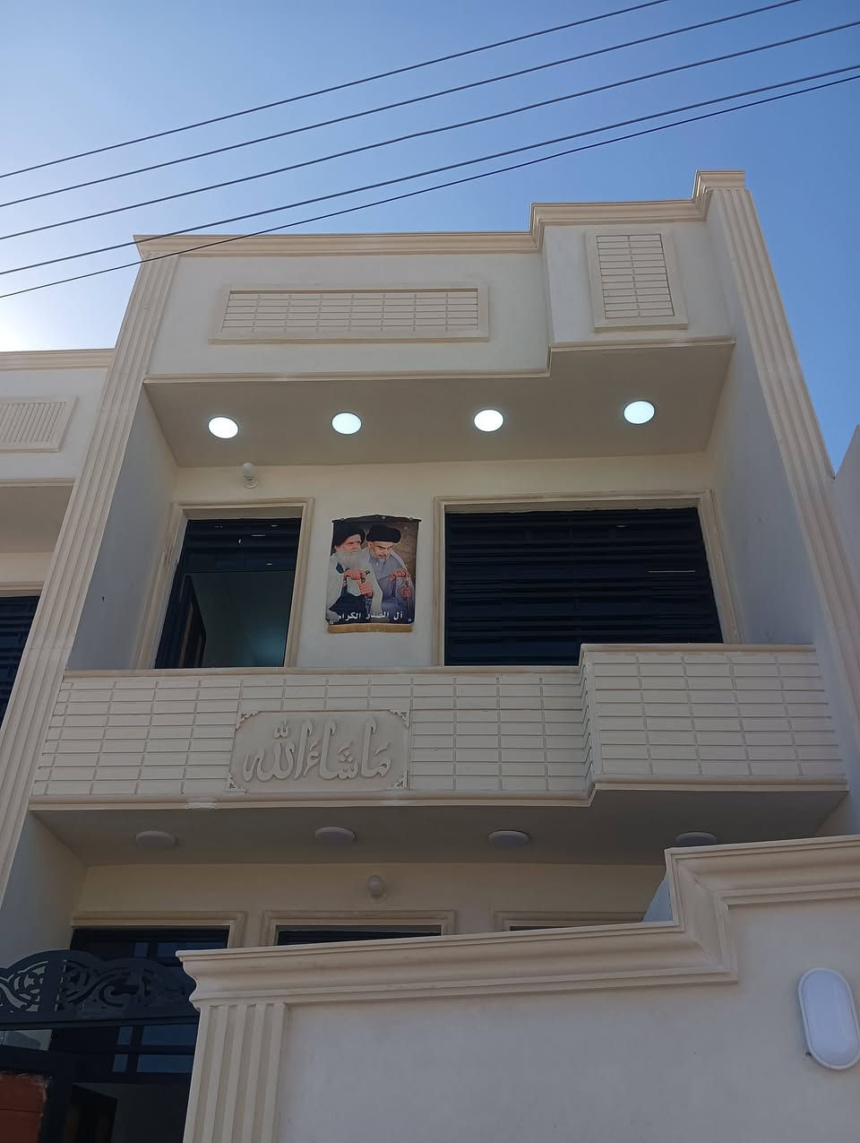 سلام عليكم تنضيف وصبغ الشبابيك
يوجد كادر كامل التنضيف الشبابيك 
والصبغ مكاني بغداد اتصل بنا ***********
