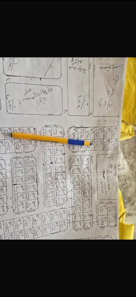 قطعة ارض مميزة غير مفروزة طابو سكني ملك صرف في مدينة النهروان مقاطعة 3 رقمها 40755 ومساحتها 160 متر مربع واجهة 8 متر ونزال 20 متر. القطعة تقع  مقابل حديقة وبطهرها شارع تجاري 30 متر. السعر المطلوب10  مليون. للاستفسار الاتصال على الرقم ***********
