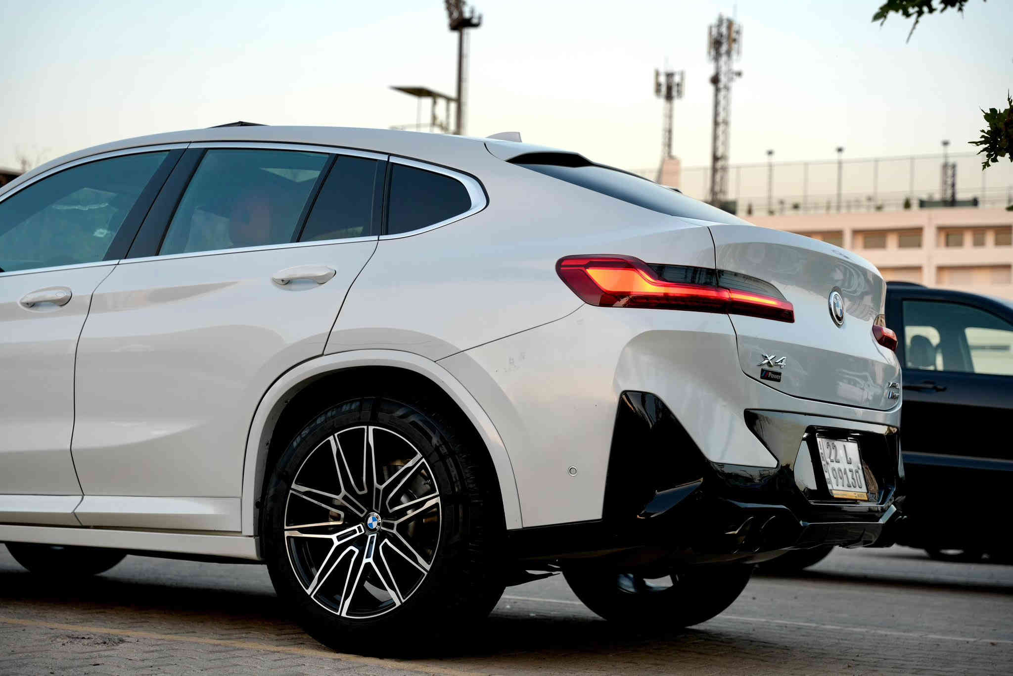 Bmw x4 2024 
فول مواصفات 
بنوراما 
ركن ذاتي 
كامرات 360 
قيادة ذاتية 
رادارات 
فول للاخير السيارة 
ماشية 31 الف كيلو 
الضرر بس الدعامية 
والايرباك راجع سستم 
مكان السيارة الديوانية 
السعر 
360$ 
*********** 
غير متواجد على الفيس
