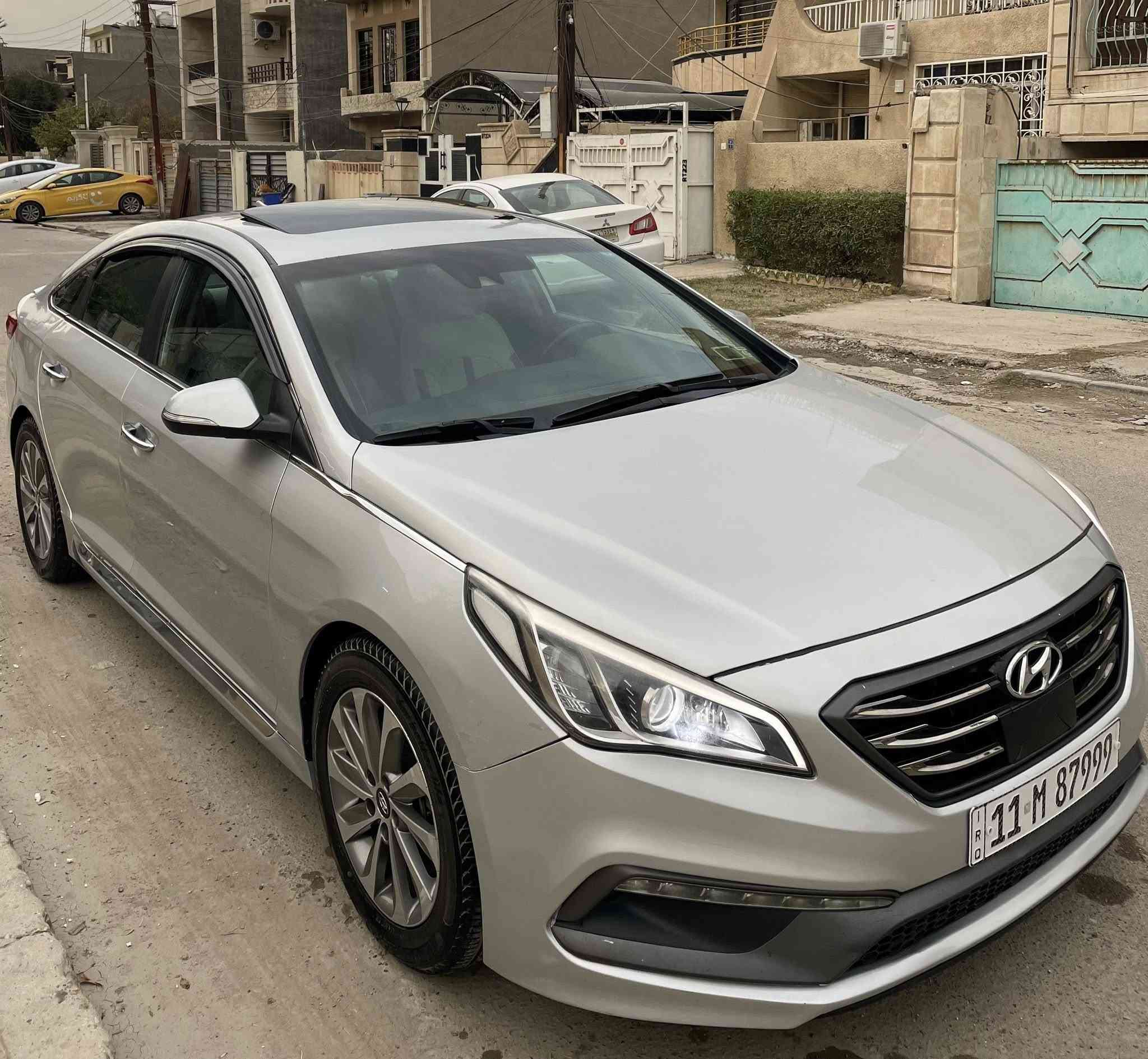 السلام عليكم
سوناتا 2017 فول لمتدد 1/1 محرك 2400 

.فتحة سقف

.كامرة خلفية 

.كرسي كهرباء 

.مقاعد جلد

.سايد بربك بصمة

.بصمة تشغيل+بصمة ابواب

.جنطة ذكية 

.بردات جانبية 

.مري قلاب 

.لايت زنون 

.تدفئة +تبريد كشنات 

.رادار امامي 

.حساسات خلفية +حساسات جوانب 

.دخول ذكي 

.تحديد مسار 

.اوتو هولد 

.لايت لد

بعد بيها هواي مواصفات 

تخم تاير جديد +باتري جديد +صدر امامي وخلفي جديد

ماشية ٧٩ ميل 

السيارة بيها ٤ قطع صبغ 

رقم بغداد تحويل مباشر 

مكاني بغداد العامرية 

***********

السعر ١١٨ وبيها مجال بسيط جدا
